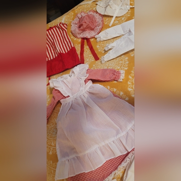 Vintage 60's Doll Dress And Bonnet With Accessories Red And White Checkered - Picture 6 of 16